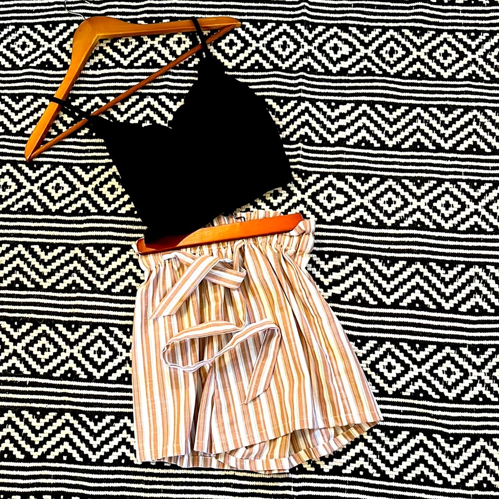 Two piece outfit / black crop top tank // high waisted shorts